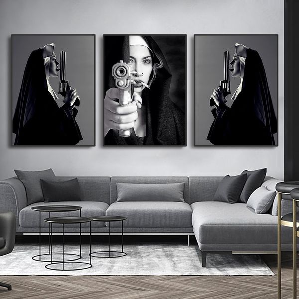 Nuns di nudo sexy con tela di arte da parete di grandi pistole che dipingono moderne poster in bianco e nero panoramica per decorazioni per il soggiorno