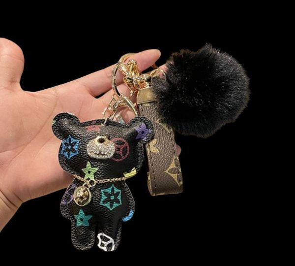 18 estilos de luxo designer de marca Keychain PU couro urso cachorro cadeias chaves de mochila de carros de carroceria de carrinho de chaves de celular cartoo7457203