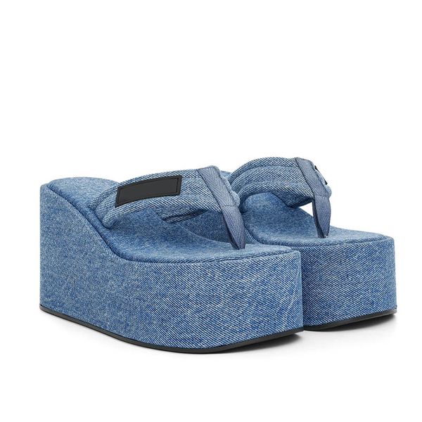 Kadın Tasarımcı Sandalet Slides Terlik Yaz Plajı Ayakkabıları Tanga Flip Flops Yıkanmış Mavi Denim Markalı Oda Topuklu Sliders Terlik Platformu Kama Sandal Açık Ayak Ayakkabı