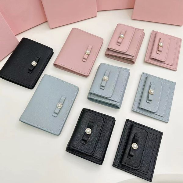 Mius Wallet Card Titular Designer de moda Matelasse Nappa Leather Bolsa Pink Flap com Snap Fechamento Metal Lettering Pearl Mulheres Cartão de Crédito Slots de Luxo