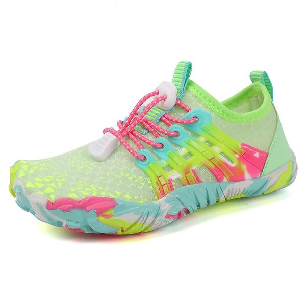 Scarpe d'acqua per bambini Summer Beach a cinque dita a piedi nudi per nuoto Aqua Slifori da mare colorati Sneaker per bambini 240410