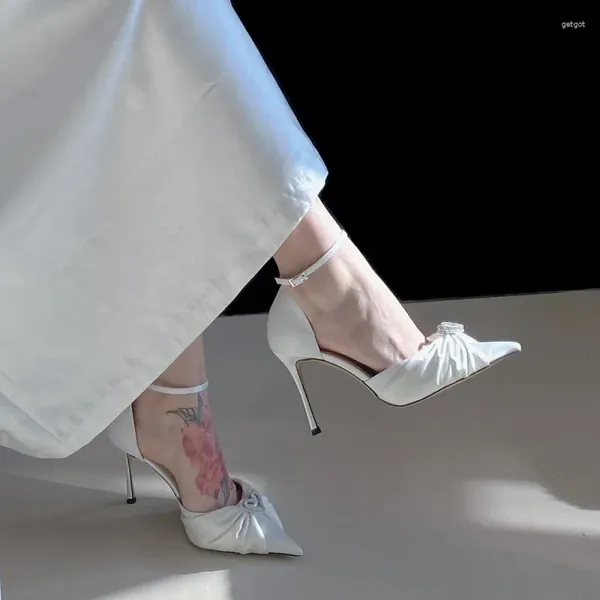 Scarpe eleganti primaverili ed estate in seta in seta raso acqua diamante nuzia da sposa sottile tacchi alti banchetto donna versatile sandalo