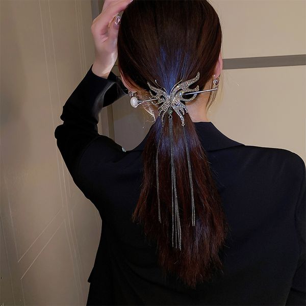 Sparkling Strassstein Schmetterling Perlen Quasten Haarnadel für Frauen Kupfermaterial Haarstock Chinesische Retro -Style Braut Accessoires