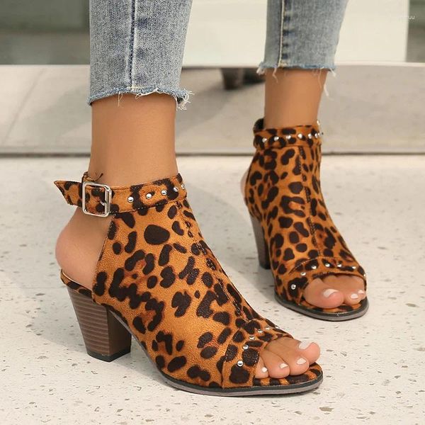 Kleidungsschuhe Wildleder Leopardendrucken Frauen Sandalen klobige Fersen Niete hohl Römische Heels lässige Party Knöchel Schnalle Fisch Mund Mädchen