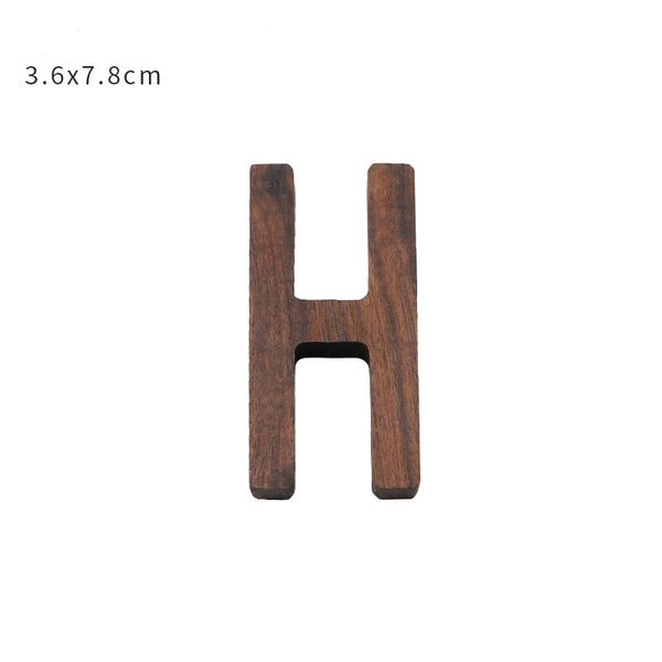 1pc Walnut Wooden Letter English Alphabet DIY Nome personalizado Design Art Craft Free Standing Heart Heart Wedding Home Decor