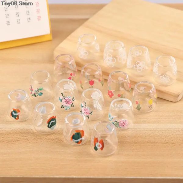 4pcs/Set Dollhouse Clear Glass Cups Прекрасный большой живот стеклянный миниатюрный миниатюрный кубок кубка кубка модель кукольного дома