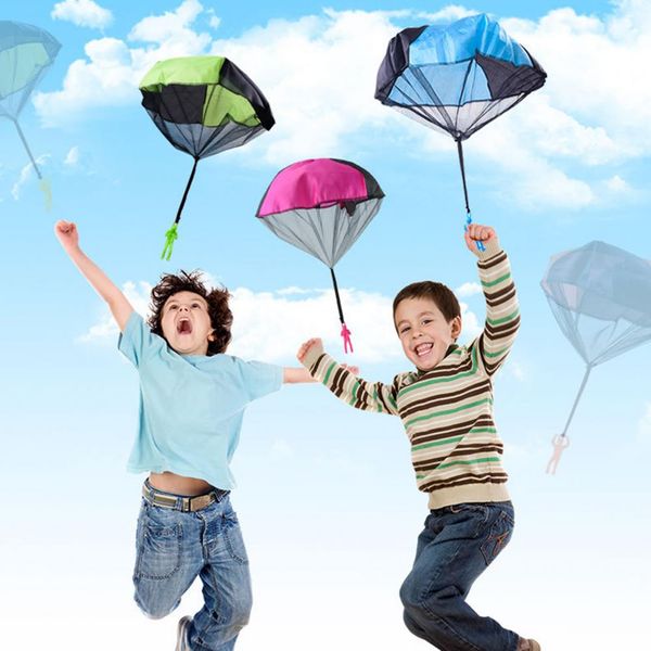 Lancia a mano Parachute Kids Outdoor Funny Toys Gioco giocattoli per bambini Fly Parachute Sport con Mini Soldier Board Game