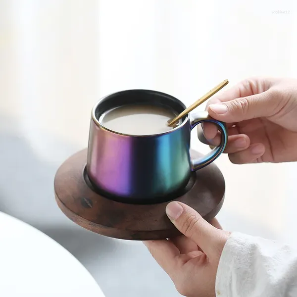 Canecas Creative Ceramic Coffee Cup com Alta beleza Plato de nogueira Vintage Tea da tarde Conjunto de chá fosco simples