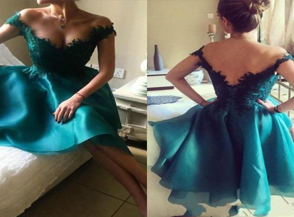 Vestidos de regresso a casa elegantes do ombro curto Apliques de renda Juniores Coquetéis