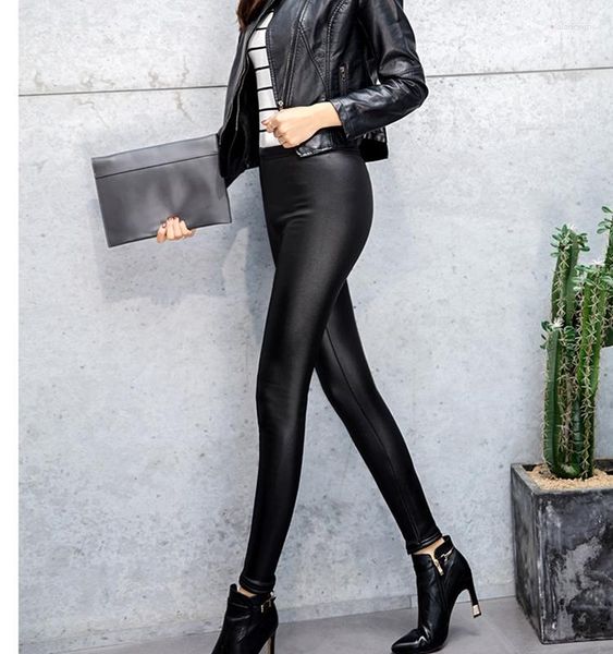 Calças femininas pretas de couro macio de couro magro faux mais veludo de veludo