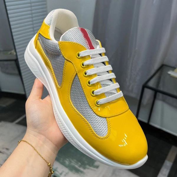 2024 Designer de moda Runway Amarelo Patente Couro em emenda de tênis para homens e mulheres Conforto respirável Aumento de tênis casuais de altura DD0411P 35-45 7