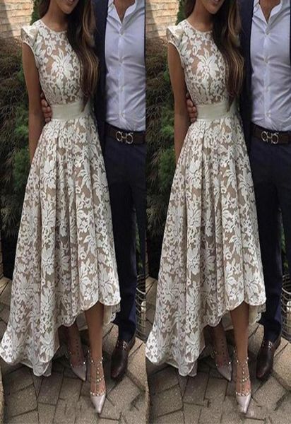 2021 Nuove eleganti maniche a tappo ad alto tappeti Abiti da sera bassi bianchi Appliques in pizzo APPLICE FORMAL PROP ACCIPILI PROP MADE 2545574 personalizzati