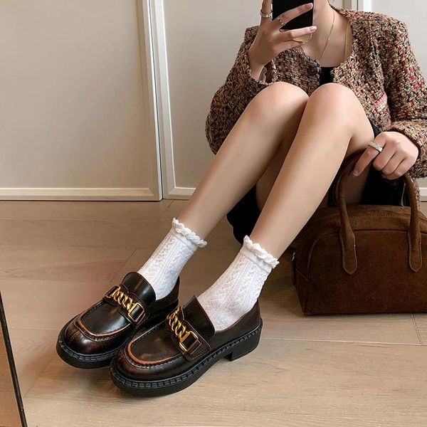 Kleiderschuhe klobige Ladung Frauen echte Kuhleder -Plattform Runde Zehen Metallkette Slip auf Damen Flats handgefertigt
