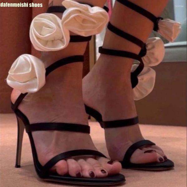 Kleiderschuhe 2024 Rose Blumenschlangengeformte Sandalen Offene Toiletto Frauen High Heels hohl Silber Sohle Feste Farbe Mode Sandale