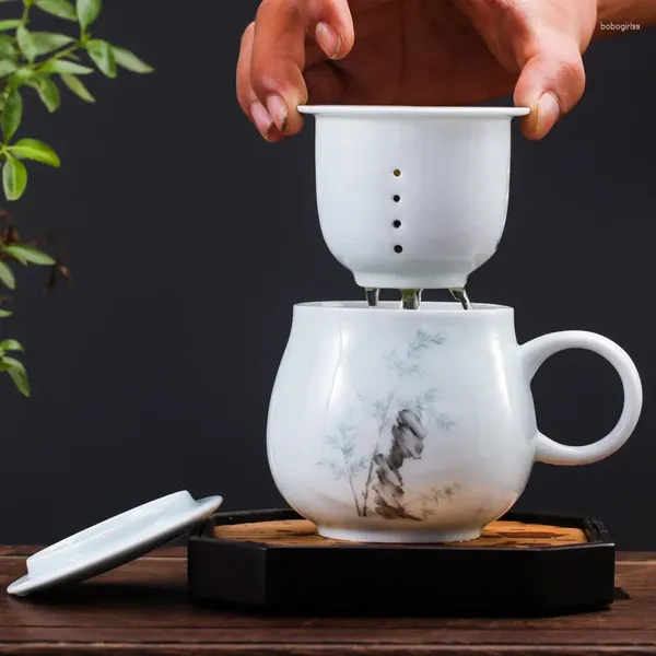 Tassen Untertassen Jingdezhen Keramik Teetasse mit Deckel und Filterbüro Einfacher Wasserbecher Porzellan Schatten Celadon Glazed Tea Becher Getränke Geschenkgeschenk