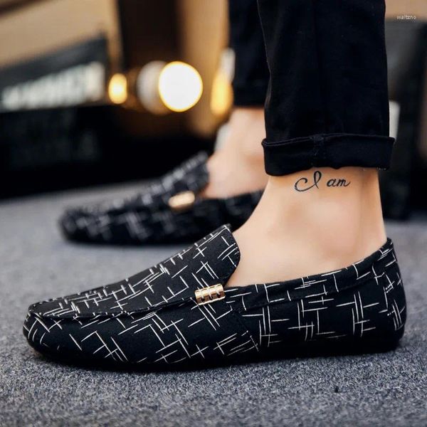 Lässige Schuhe Frühling Sommer-Herren-Sleaturen bequeme flache Männer atmungsaktive Slip-on-weich