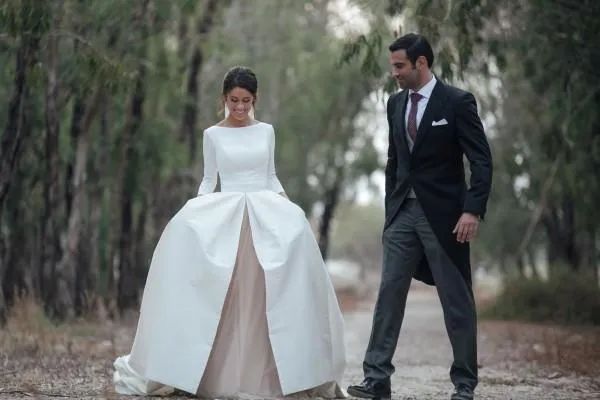 2024 Vestidos de noiva do país com Skrit Bateau pescoço destacável uma linha vestidos de noiva de mangas compridas vestido de noiva vintage de cetim branco