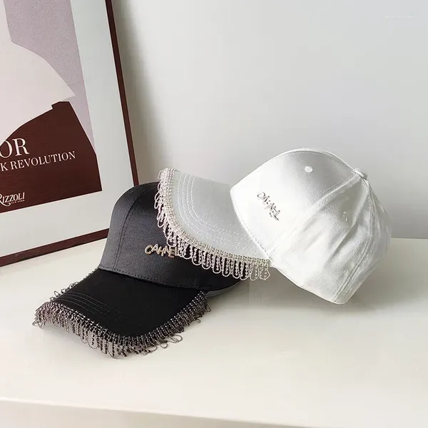 Capli a sfera Designer Crystal Nappel Cappellino da baseball Cap da baseball per donne Grazia Temperamento Materiale raso Materiale Spring Sun Shade Visor