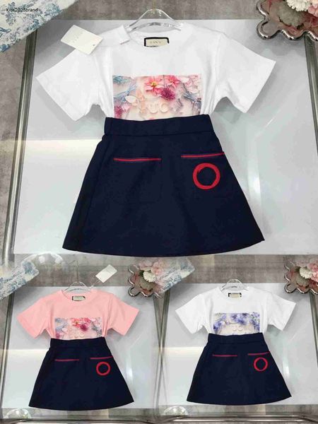 Neue Baby-Trailsuits 3D Blumendruckmädchen Kleid Anzug Kinder Designer-Kleidung Größe 100-150 cm T-Shirt und Khaki Plissee Rock 24April