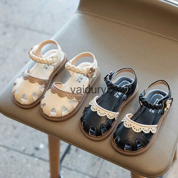 Sandalen Baby Baotou Sommer Neue Mädchen weiche Sohle Wanderschuhe 2023 Kleine und mittlere Schule Kinderblütenblüten atmungsaktivem Strand Trend H240411