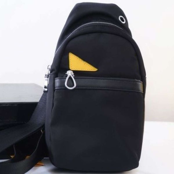 Lüks deri tasarımcı göğüs torbası moda düz renkli su geçirmez çantalar erkek altı kollu aplike büyük kapasiteli crossbody çanta