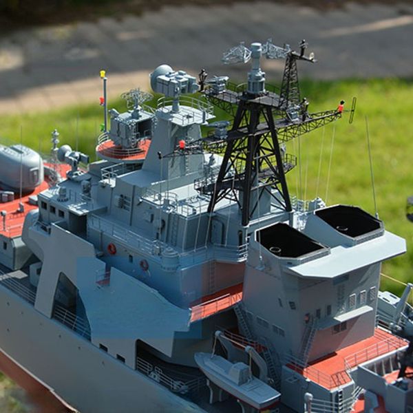 Modelo de navio de guerra de navios RC Concluir o navio 1: 100 Modelo de Destruidor de Classe Brave Dual Motor 163cm