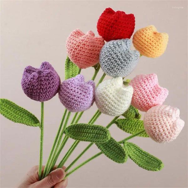 Dekorative Blumen gestrickte Blume Rose Tulpen gefälschte künstliche Bouquet Hochzeit Dekoration handgewebte Häkelhöre Home Tisch Dekoration Geschenk