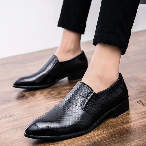 Scarpe fatte a mano maschi in pelle nera scarpe in pelle scarpe casual vendita uomini moca