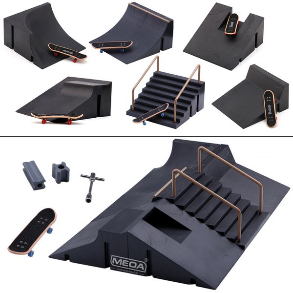 Black 6 em 1 em 1 Finger Skateboard Games Scenating Board With Ramp Parts Track Kids Toys Gift Kate Park Mini Toys