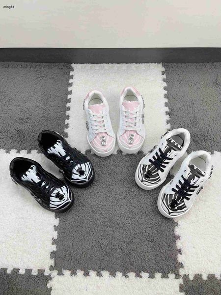 Marke Baby Sneakers glänzende Schmuck Dekoration Kinder Schuhe Größe 26-35 Box Schutz Mädchen Freizeitbrettschuhe Jungen Schuhe 24APRIL