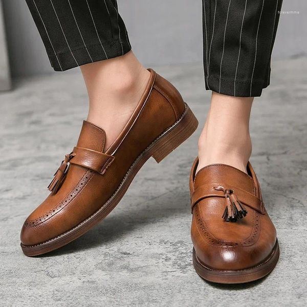 Lässige Schuhe britische Quaste Kleider Männer Slipper schwarze Moccasin dicke untere Absatz Männer