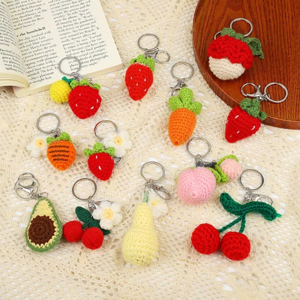 Niedliche Strickfrucht -Schlüsselbund kreativ gestrickte Kirsch Erdbeerautos Keys Schlüsselbund Großhandel Weaved Keyrings für Bag -Accessoires