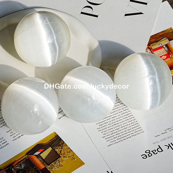 Sfera di pietra di cristallo di selenite del marocchino bianco rotondo rotondo guarigione liscia naturale gemma naturale di gemma di gemma di gemella per altare, divinazione, carica, meditazione, chakra a corona