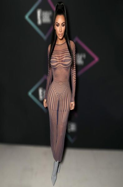 Mysteriöser Kim Kardashian gewundener Streifen Druck sexy Kleid schiere Mesh Long Sleeve Back Slit Maxi Bodycon Kleid für Frauen Vestidos M9735362