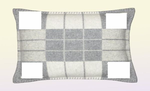 Cartas de grife jogam travesseiros Cashmere Cashmere Almofadas de luxo Cushion Cushion Prophase sem núcleo Jacquard Sofá Bed Wool C4104259
