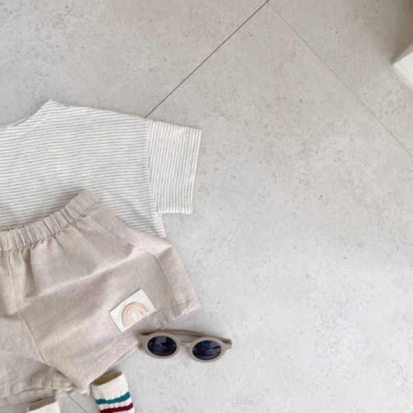 Neue Sommer-Baby-Mädchen-Jungen-Set kurzarm Streifen T-Shirt + Beige und hellbraune Shorts minimalistische Outdoor-Set E7317 für Kinder