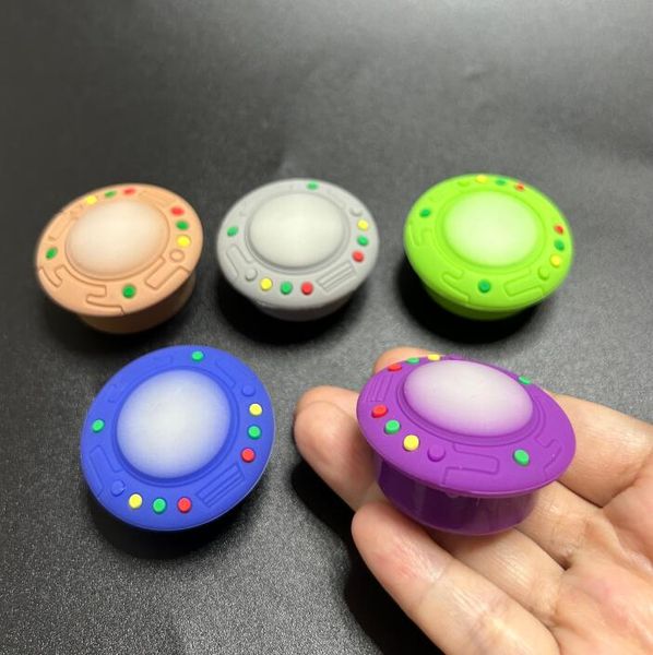 5 ml di contenitore a fumo in silicone barattolo antiaderente UFO Colori misti Porta di tabacco per erba per vaporizer Olio Solido Contenitori in cera in scatola solida