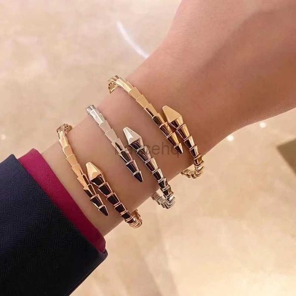 Bangle European New Hot Sale 925 Sterling Silver Spring Snake Bone Schlangenkopf Armband Ladies Modemarke Luxusgeschenk 240411