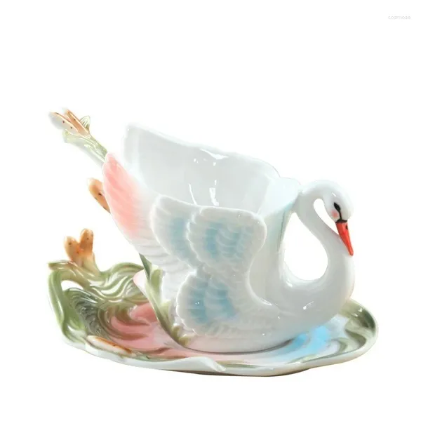 Cups Saucers 3D farbige Knochen China Kaffeetasse Set Set Porzellan kreativer Schwan -Tee -Milch Getränke Freund Hochzeitsgeschenk