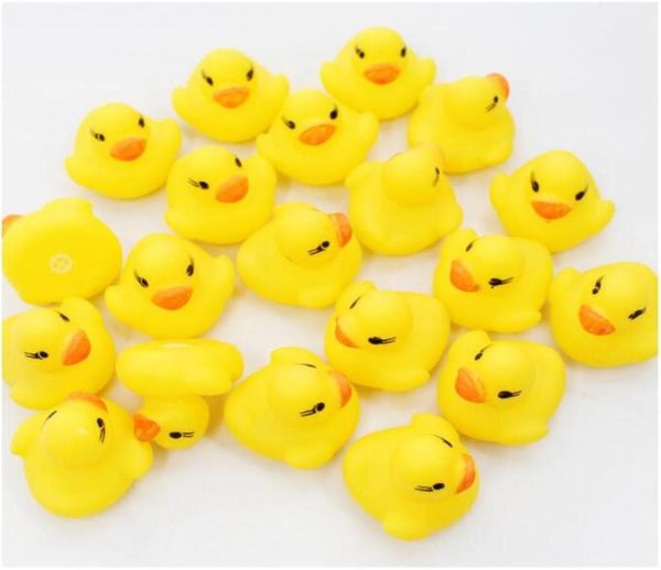 1000pcs Baby Bath Water Toy Brinqueds sons patos de borracha amarela Crianças Banho de natação Presentes de praia Gear