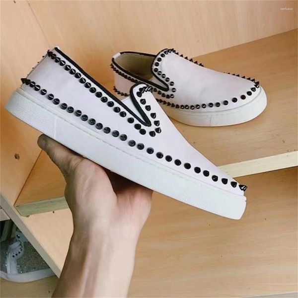 Freizeitschuhe Frühling Wildleder Nieten flach niedrige Spike-Turnschuhe Ehepaar Männer Frauen Slehre Plus Size39-47