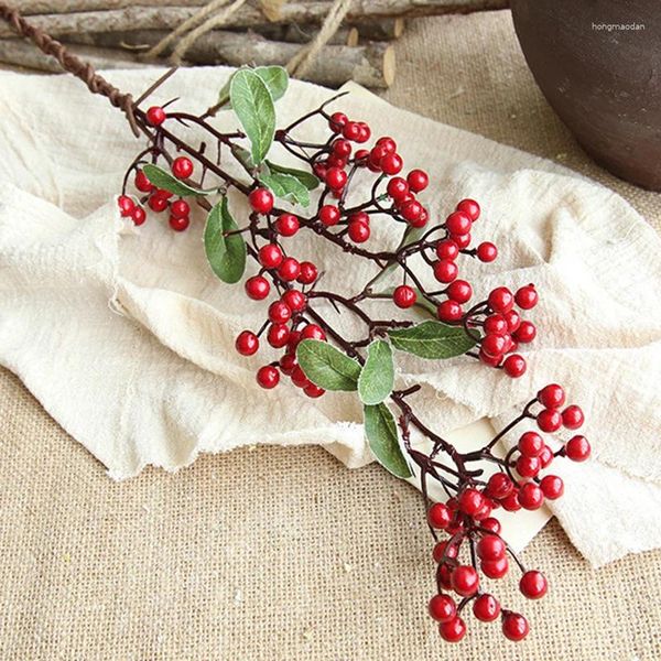 Fiori decorativi 70 cm bacche rosse artificiali ramo ornamenti di alberi di Natale finti pianta di frutta in schiuma per bouquet per arredamento fai -da -te domestico