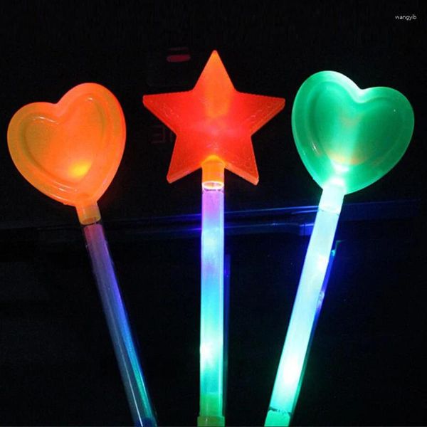 Decorazione per feste LED Glow Stick Star Love Heart Light-Up Bacchette lampeggianti bastoncini Fairy Wand Cheer Props per le forniture per l'anno