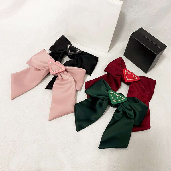 Frauen P Familie umgekehrter Buchstaben Dreieck Haare Clip Fashion Bowknot Barrettes Klassische Mädchen Haarschmuck Kopfschmuck Accessoires Vintage Hair Accessoire 4 Farbe