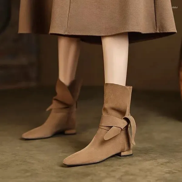 Stiefel pu mittlere Kälte moderne 2024 Fashion Square Ferse Ladies Schuhe Winter Slip-on Spoced Toe Mid Solid Sexy Damen