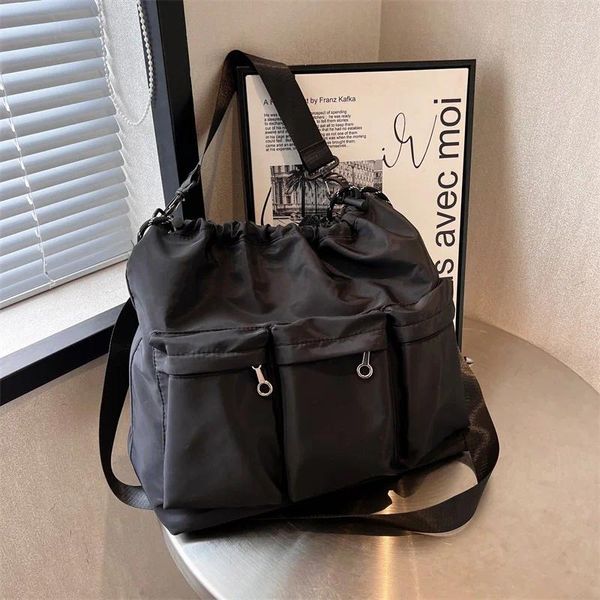 Sırt çantası 2024 Moda Kadınlar Erkekler Crossbody Omuz Çantaları Serin Seyahat Çok Amaçlı Çantalar Büyük Cepler ile Yüksek Kaliteli Satchel Work