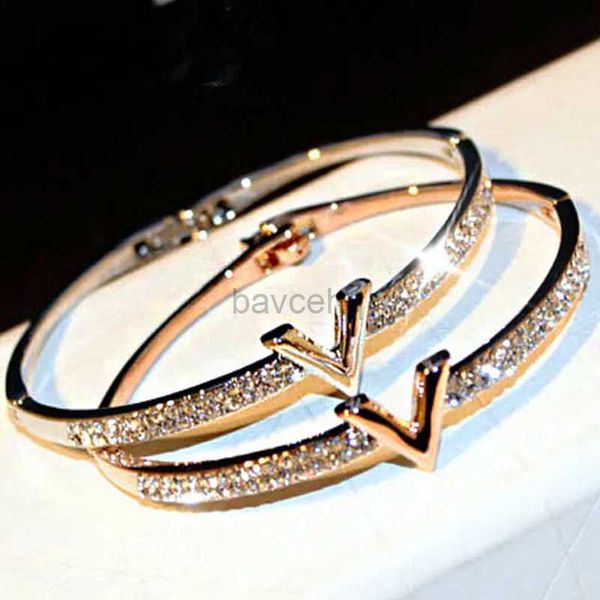 Bangle Juwang Trend Fashion Korea Simple Micro Inlaid Zircon Word Lady Bracelets for Women Temperment Requinte Luxury Bangle Jóias 240411