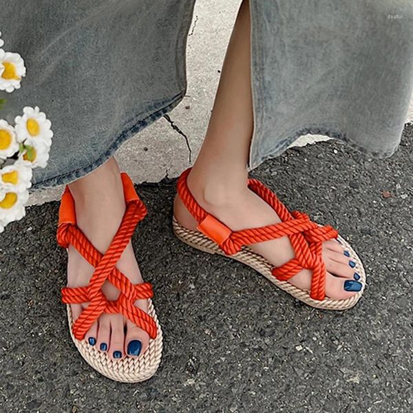 Sandalet Flats Kadınlar Rahat Yürüyüş Ayakkabıları Elbise Günlük Terlik Yaz 2024 Plaj Flip Flops Moda Slaytları Marka Femme