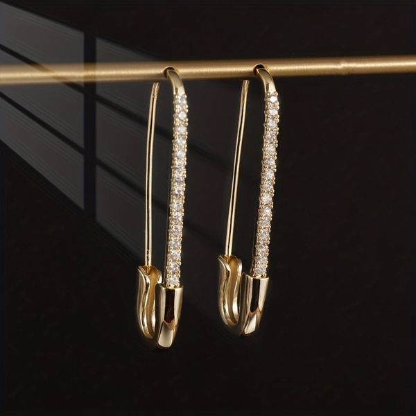 1Pair Chic Rhinestone incrustado Brincos de clipe de papel unissex Acessório de moda de cobre ideal para casais presentes