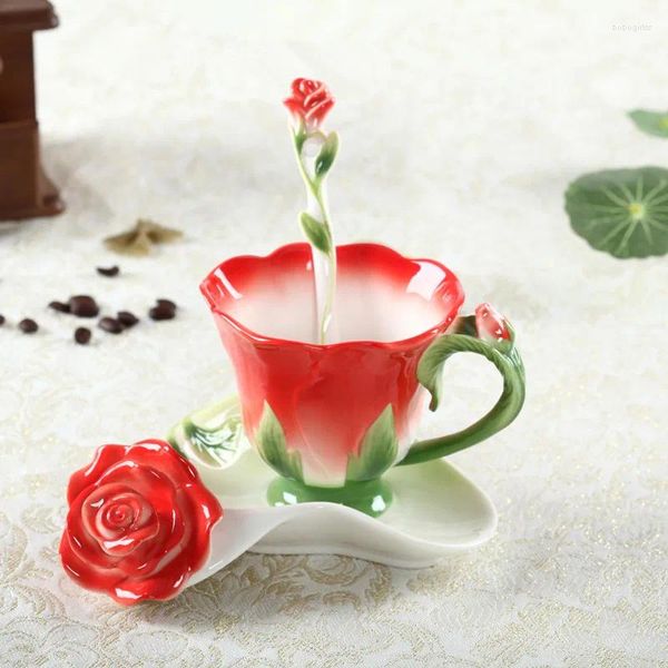 Xícaras pires 3D Rose esmalte o chão de chá de café com colher de pires de colher de cerâmica criativa European China Drinkware Friend Gif